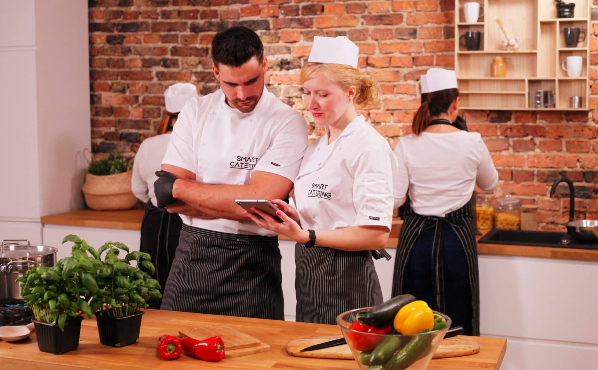 비접촉식 식사의 혁명: RFID가 스마트 레스토랑 주문 및 결제를 어떻게 향상시키는가