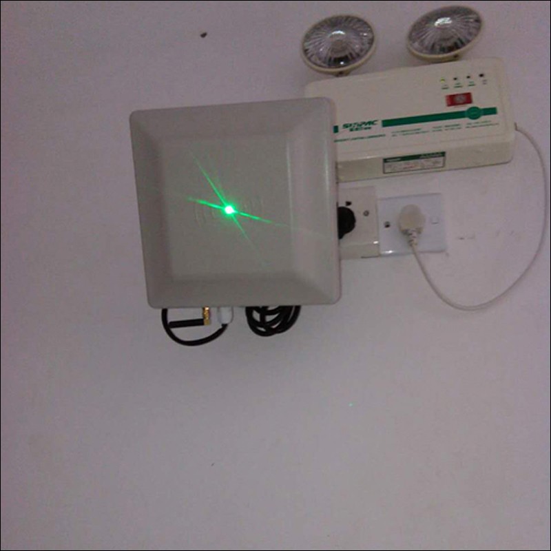 R2000 Multi-tags Middle Range UHF RFID Reader 0-6M