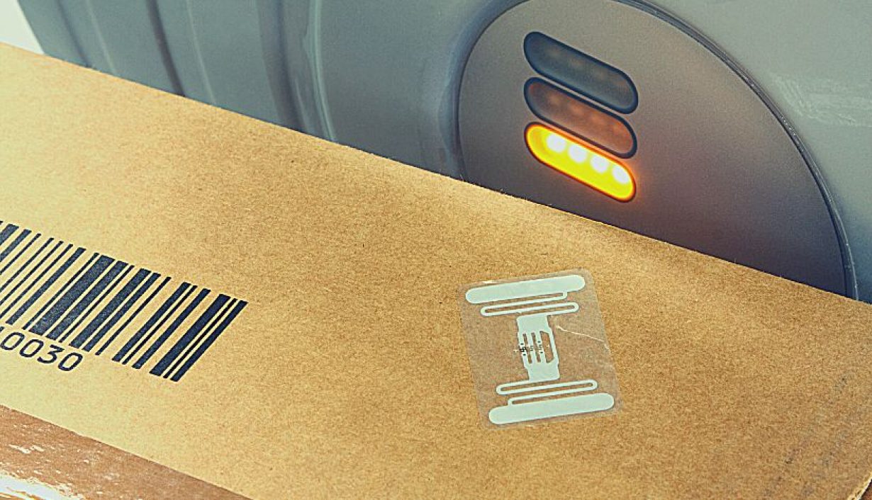위조 방지 기능 업그레이드: RFID 기술로 더욱 간편하고 신뢰할 수 있는 명품 인증이 가능해졌습니다.